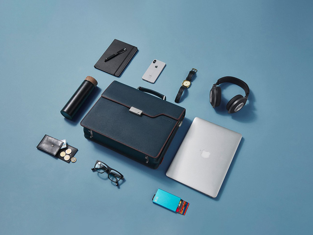 Eefje-Sandmann-Evan-red-overview2 Freelance designer Eefje Sandmann Laptop bag design for Evan Red